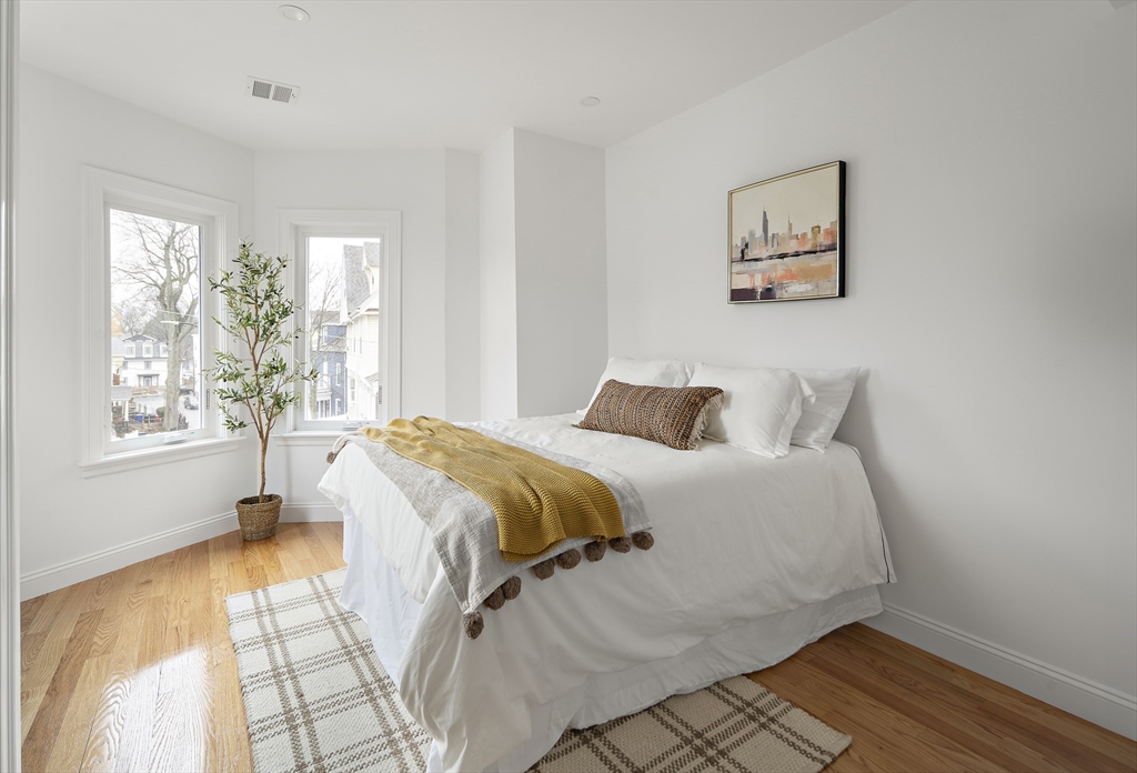 3 bed, 2 bath apartment for rent at 24 Montrose St Unit 2, Roxbury — photo 6 of 9