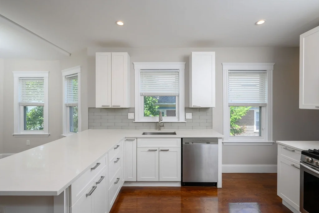 2 bed, 2 bath apartment for rent at 24 Mount Ida Rd Unit 2, Dorchester — photo 4 of 24