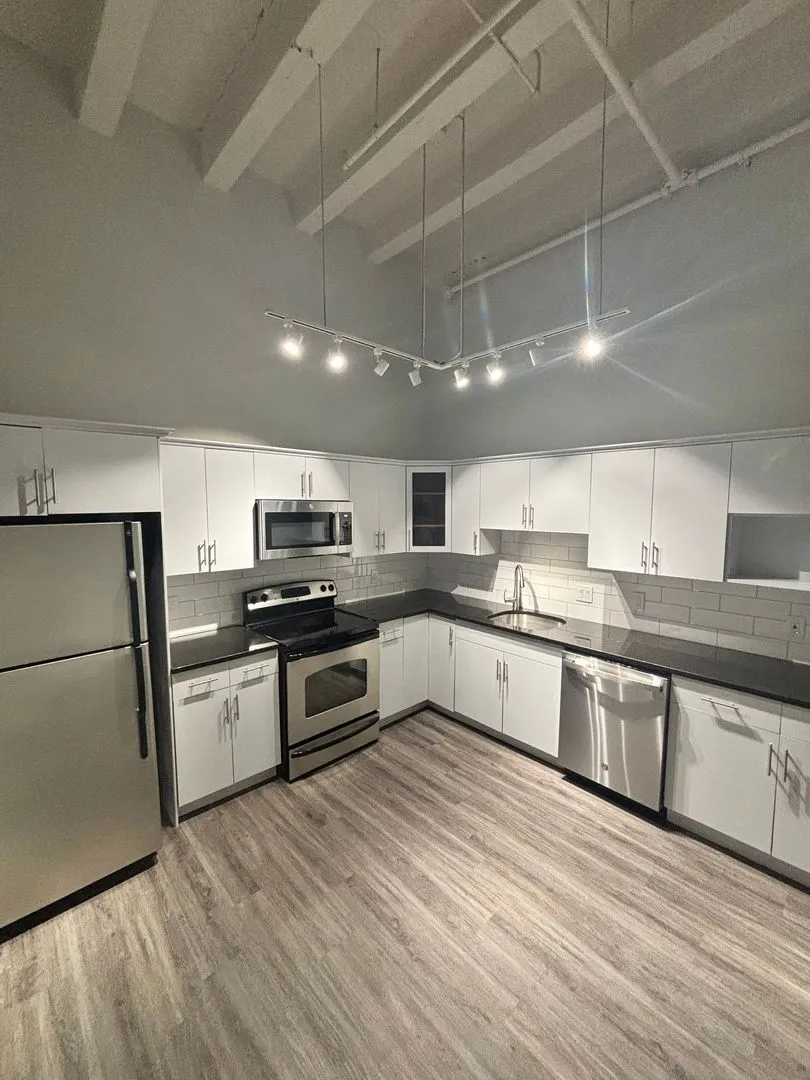 1 bed, 1 bath apartment for rent at 24 Mount Vernon St Unit 103, Lynn — photo 11 of 41