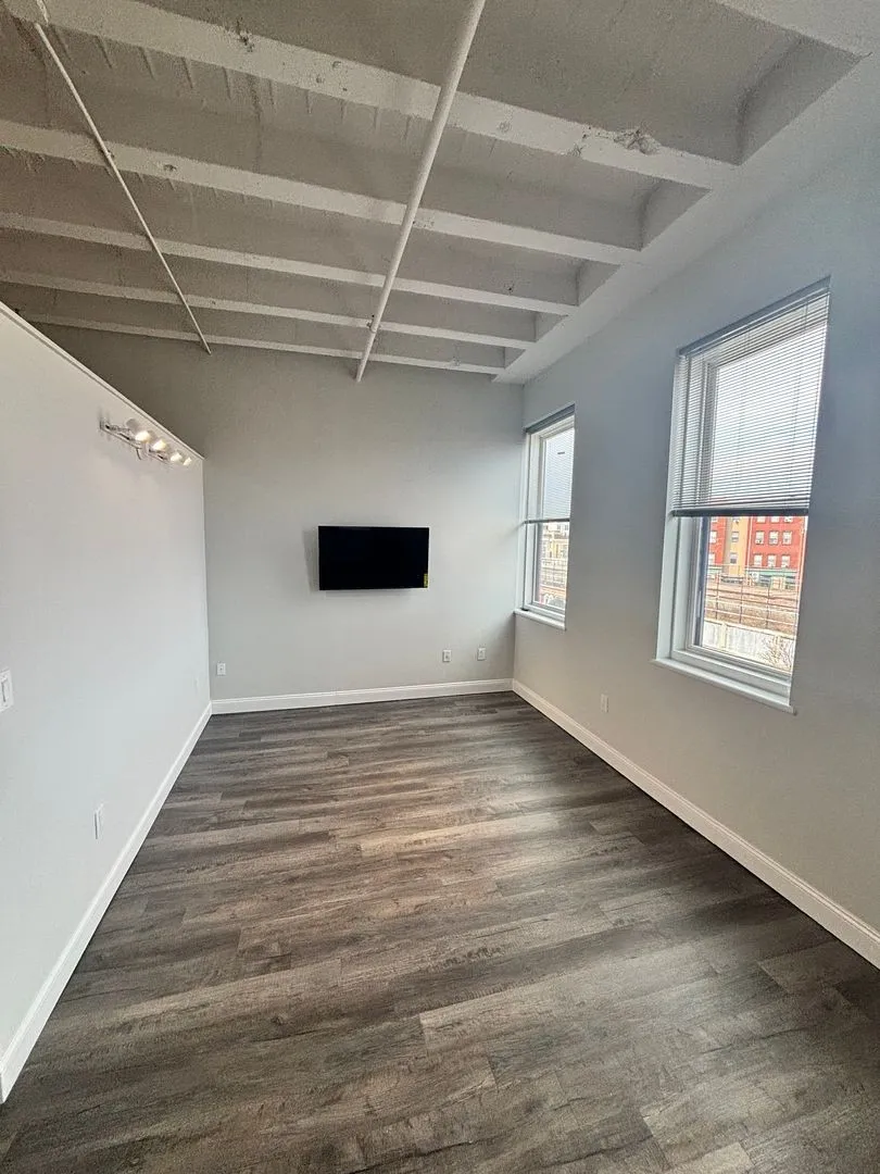 1 bed, 1 bath apartment for rent at 24 Mount Vernon St Unit 302, Lynn — photo 2 of 35