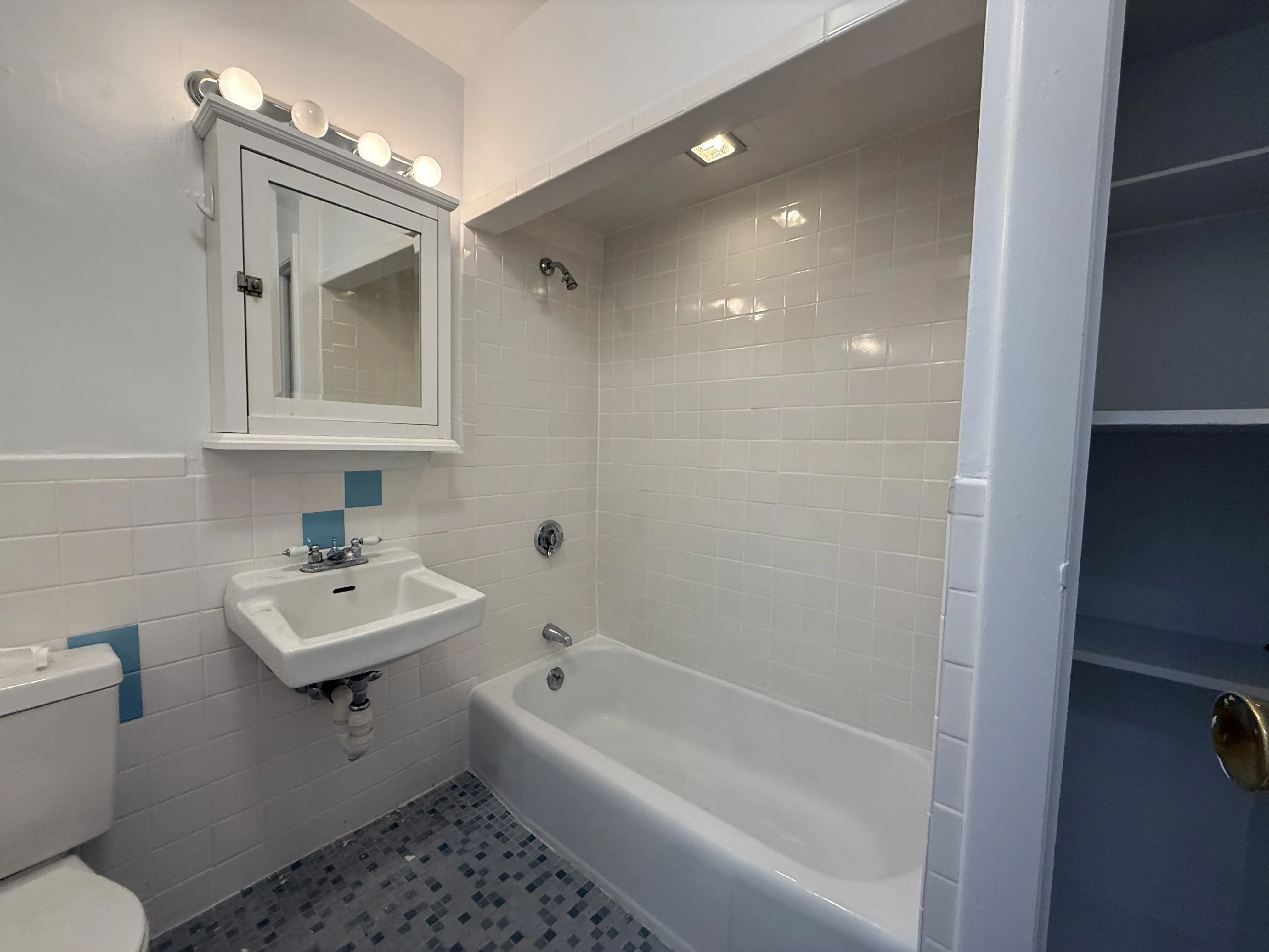 1 bed, 1 bath apartment for rent at 24 Mount Vernon St Unit 403, Beacon Hill — photo 5 of 10
