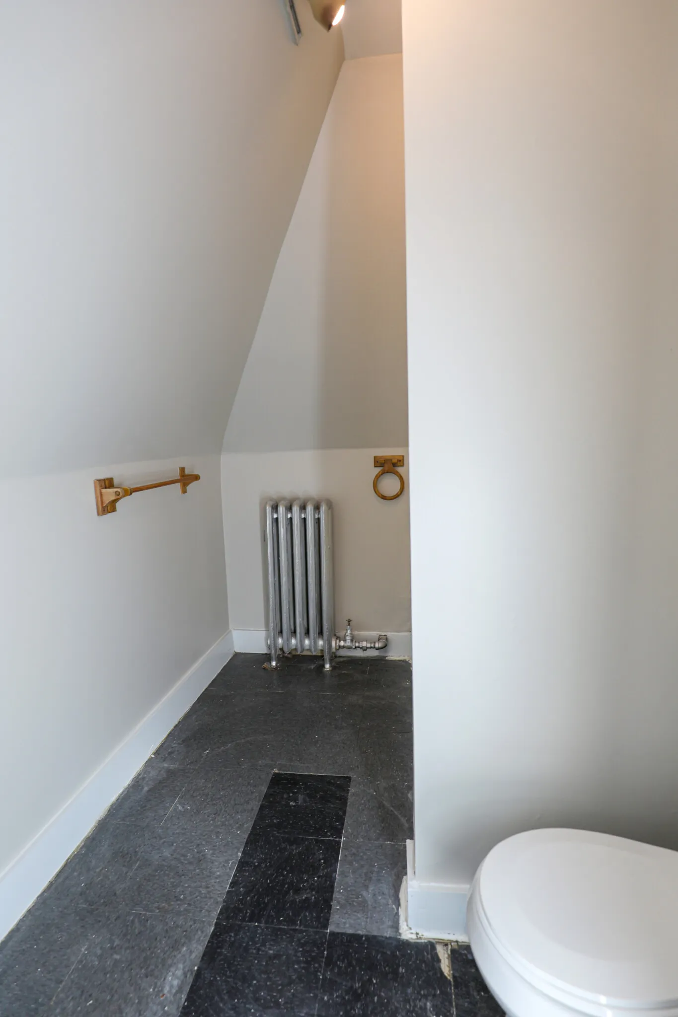 3 bed, 1 bath apartment for rent at 24 Murdock St Unit 5, Oak Square — photo 6 of 6