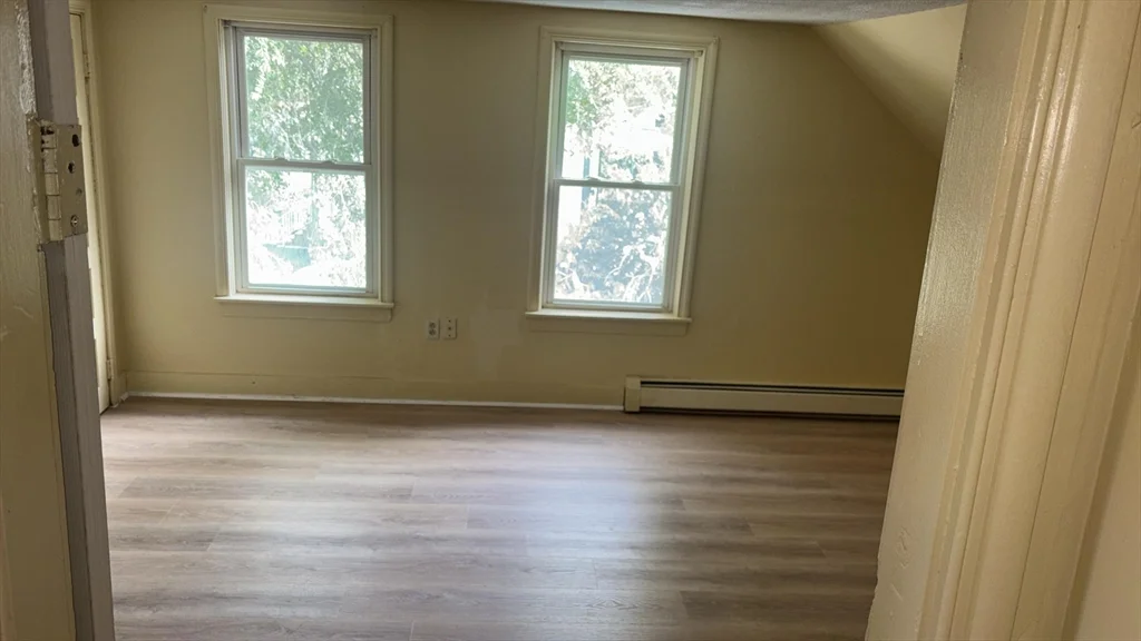 2 bed, 1 bath apartment for rent at 24 Newbury St Unit 2, Worcester — photo 3 of 7