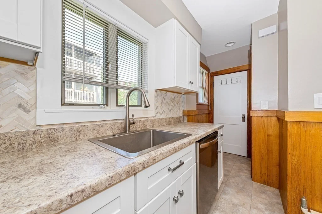 2 bed, 1 bath apartment for rent at 24 Newell St, Neighborhood Nine — photo 12 of 25