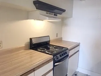 Studio bed, 1 bath apartment for rent at 24 Norman St Unit 204, Salem — photo 8 of 9