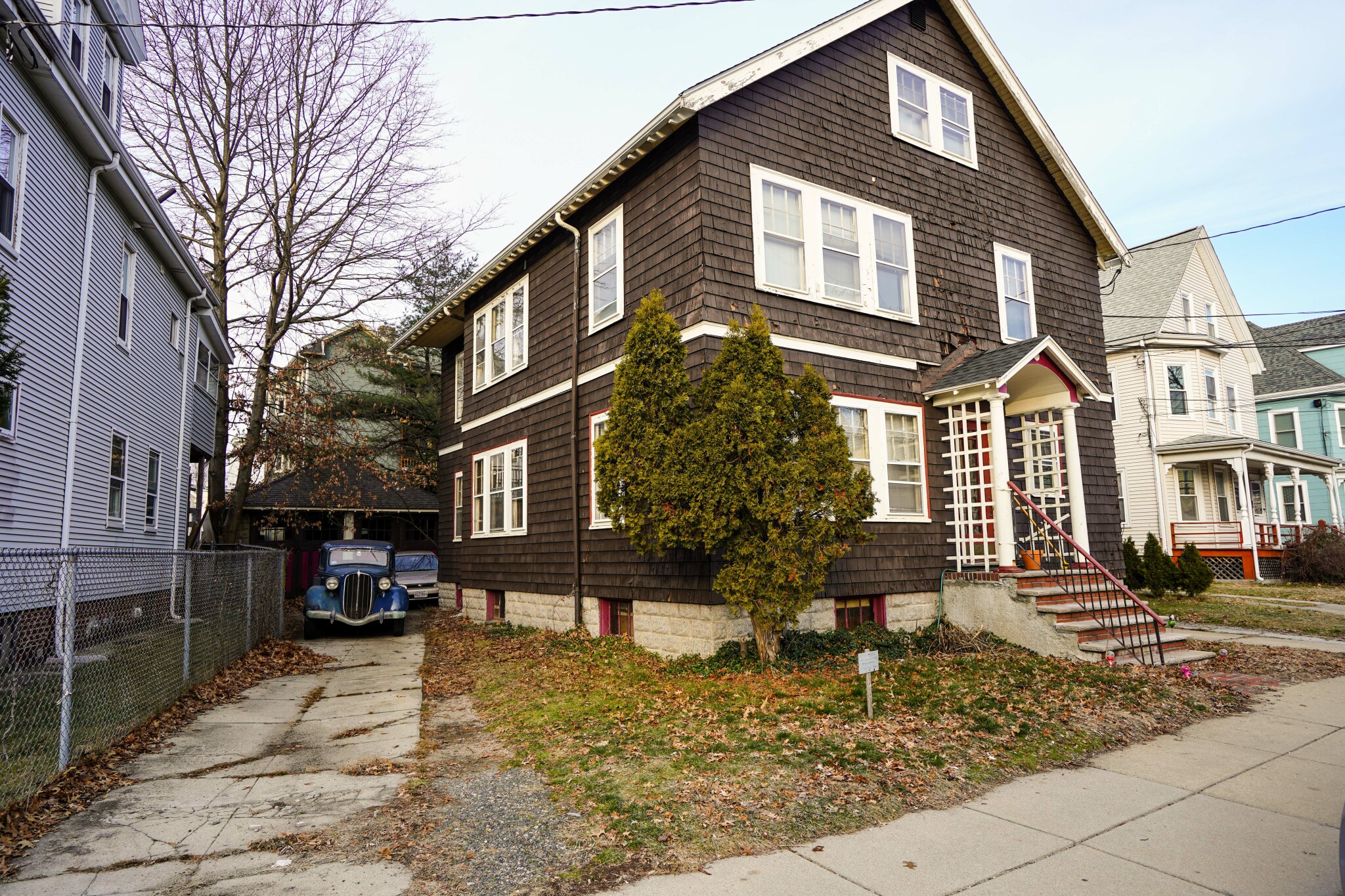 3 bed, 1 bath apartment for rent at 24 Oak Square Ave Unit 1, Oak Square — photo 13 of 13
