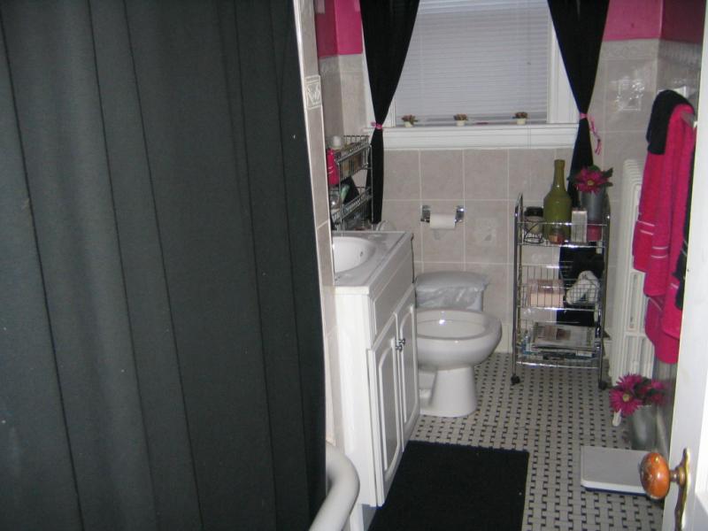 3 bed, 1 bath apartment for rent at 24 Oak Square Ave Unit 1, Oak Square — photo 3 of 13