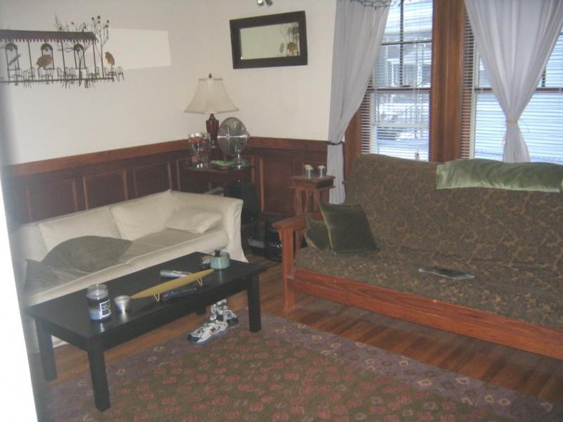 3 bed, 1 bath apartment for rent at 24 Oak Square Ave Unit 1, Oak Square — photo 5 of 13