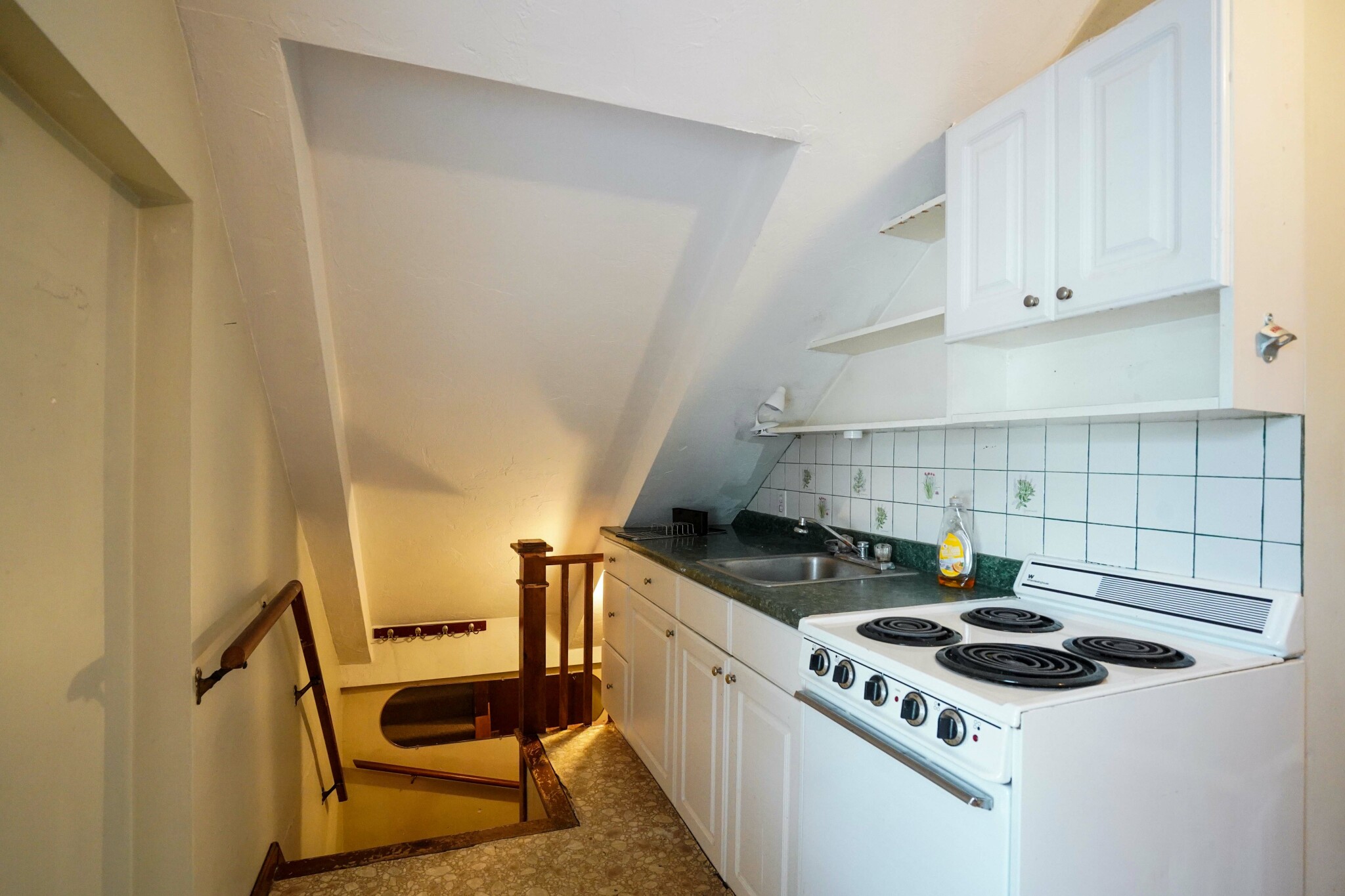3 bed, 1 bath apartment for rent at 24 Oak Square Ave Unit 1, Oak Square — photo 8 of 13