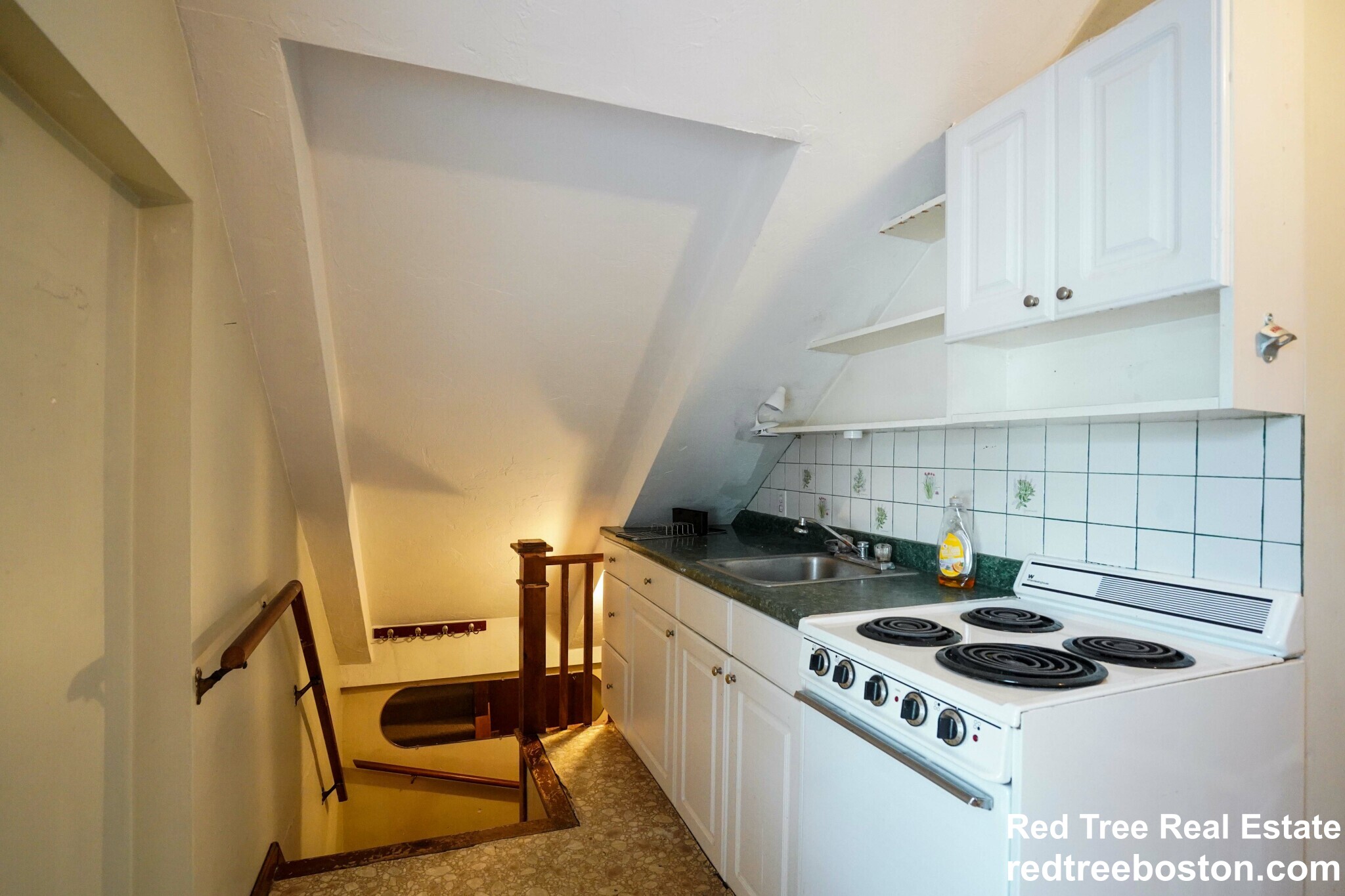 3 bed, 1 bath apartment for rent at 24 Oak Square Ave Unit 2, Oak Square — photo 13 of 36
