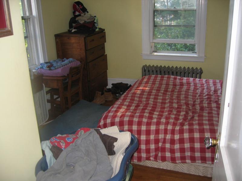 3 bed, 1 bath apartment for rent at 24 Oak Square Ave Unit 2, Oak Square — photo 26 of 36