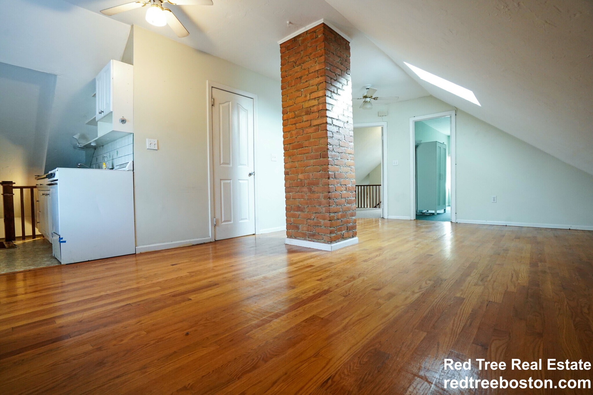 3 bed, 1 bath apartment for rent at 24 Oak Square Ave Unit 2, Oak Square — photo 15 of 36
