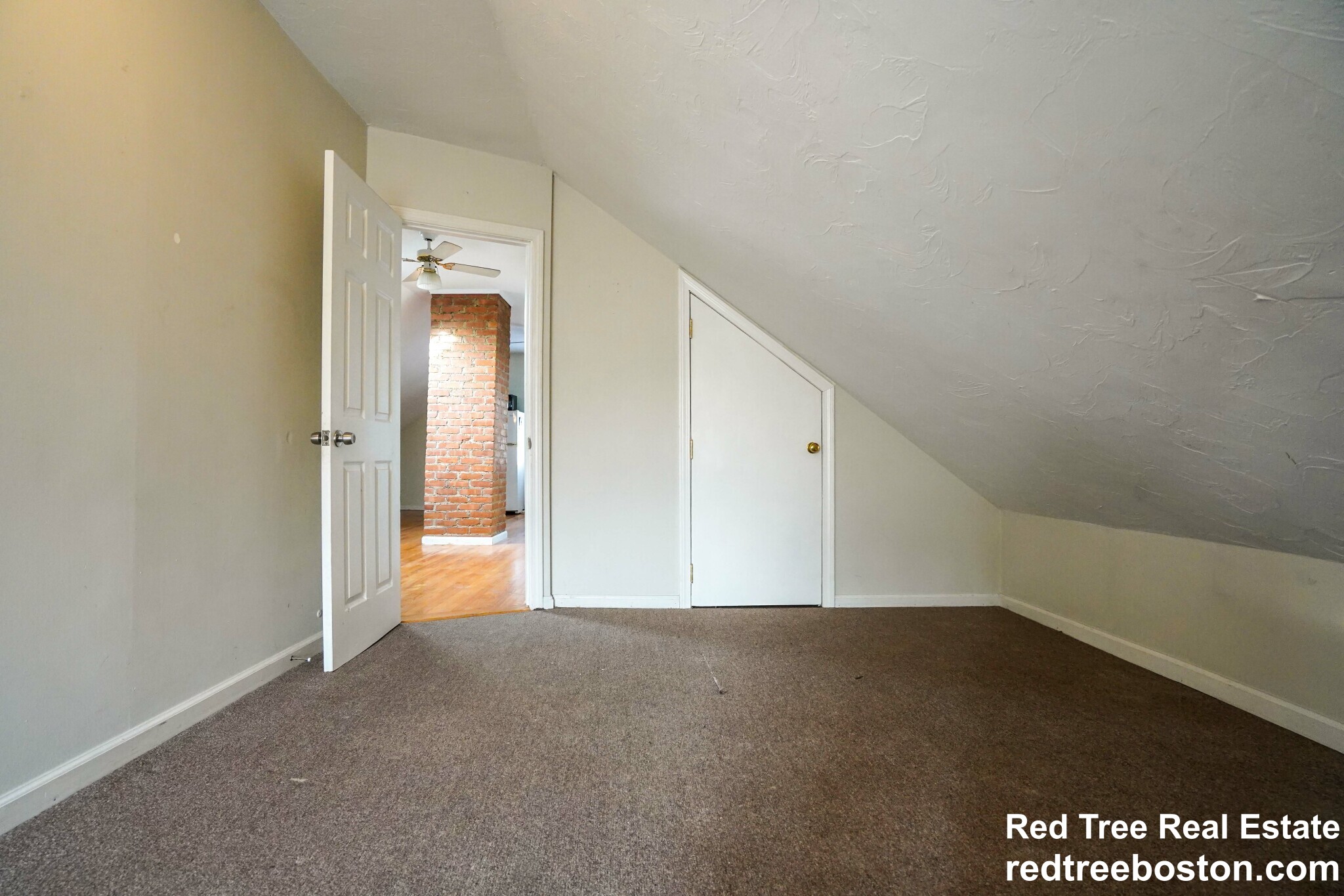 3 bed, 1 bath apartment for rent at 24 Oak Square Ave Unit 2, Oak Square — photo 16 of 36
