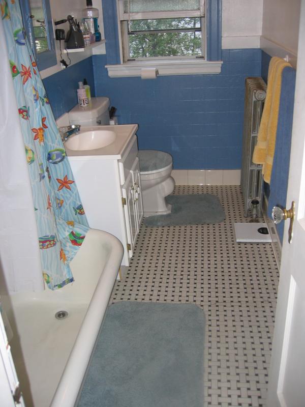 3 bed, 1 bath apartment for rent at 24 Oak Square Ave Unit 2, Oak Square — photo 28 of 36
