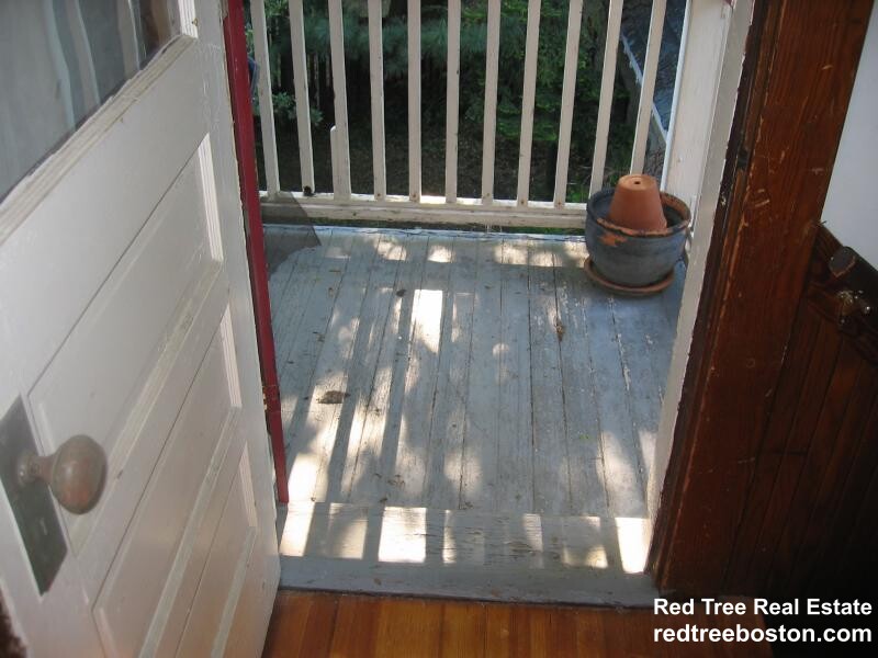 3 bed, 1 bath apartment for rent at 24 Oak Square Ave Unit 2, Oak Square — photo 8 of 36