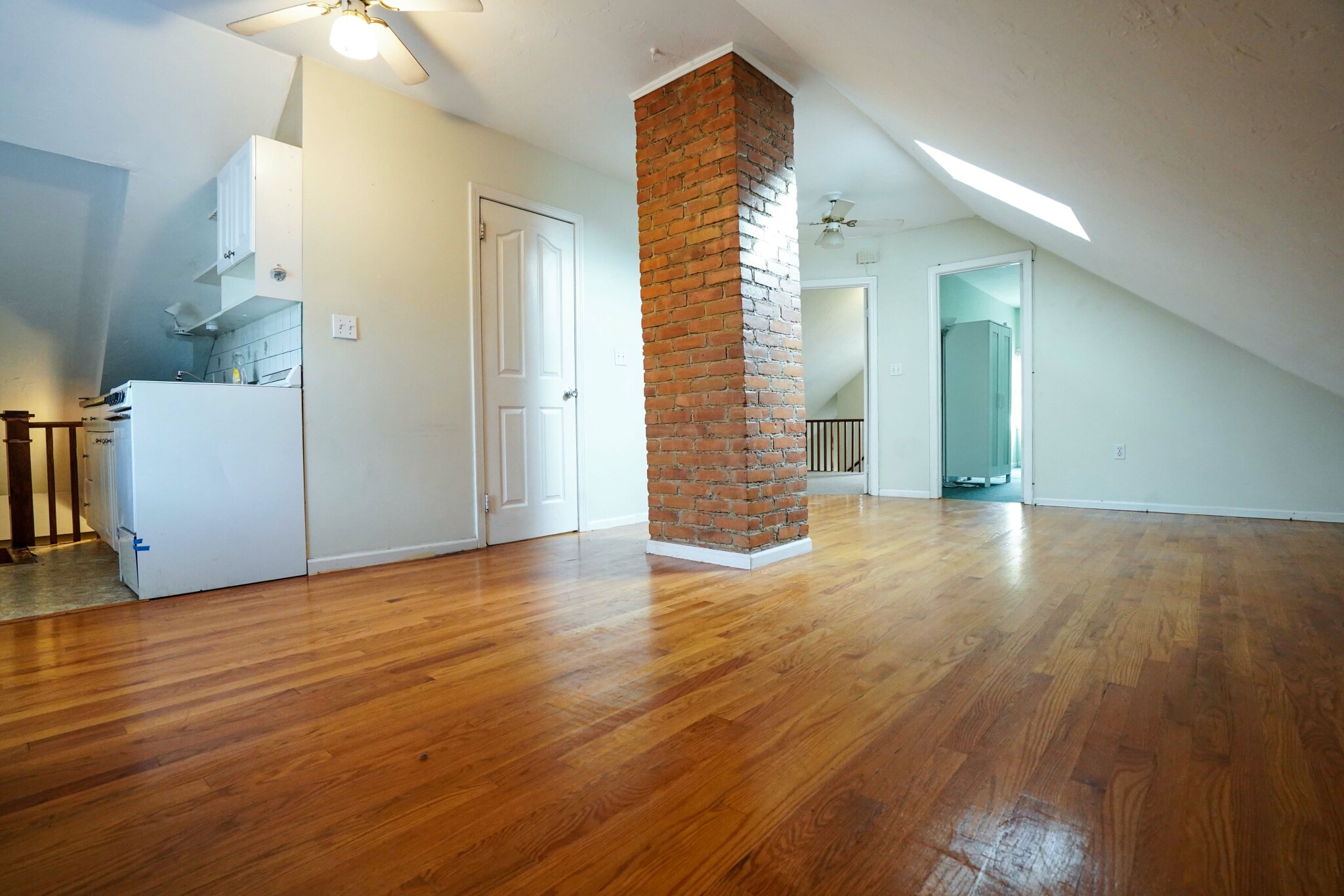 3 bed, 1 bath apartment for rent at 24 Oak Square Ave Unit 2, Oak Square — photo 33 of 36