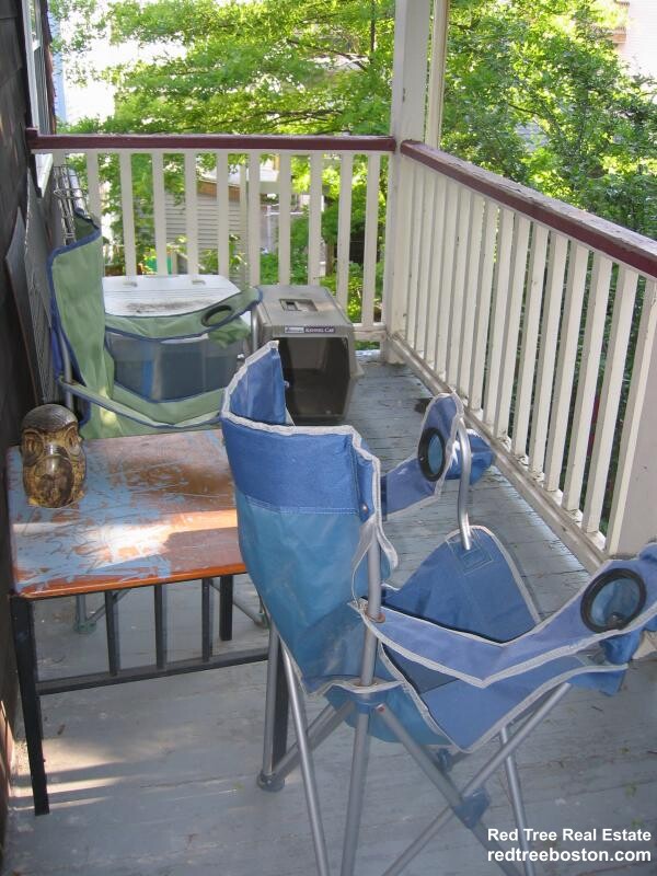 3 bed, 1 bath apartment for rent at 24 Oak Square Ave Unit 2, Oak Square — photo 5 of 36