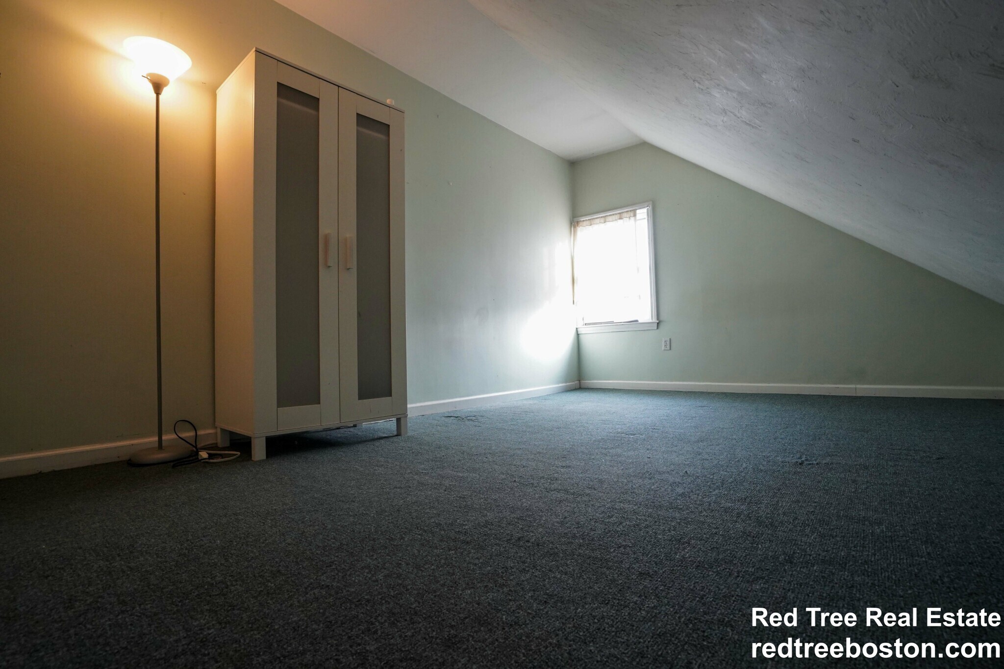 3 bed, 1 bath apartment for rent at 24 Oak Square Ave Unit 2, Oak Square — photo 11 of 36