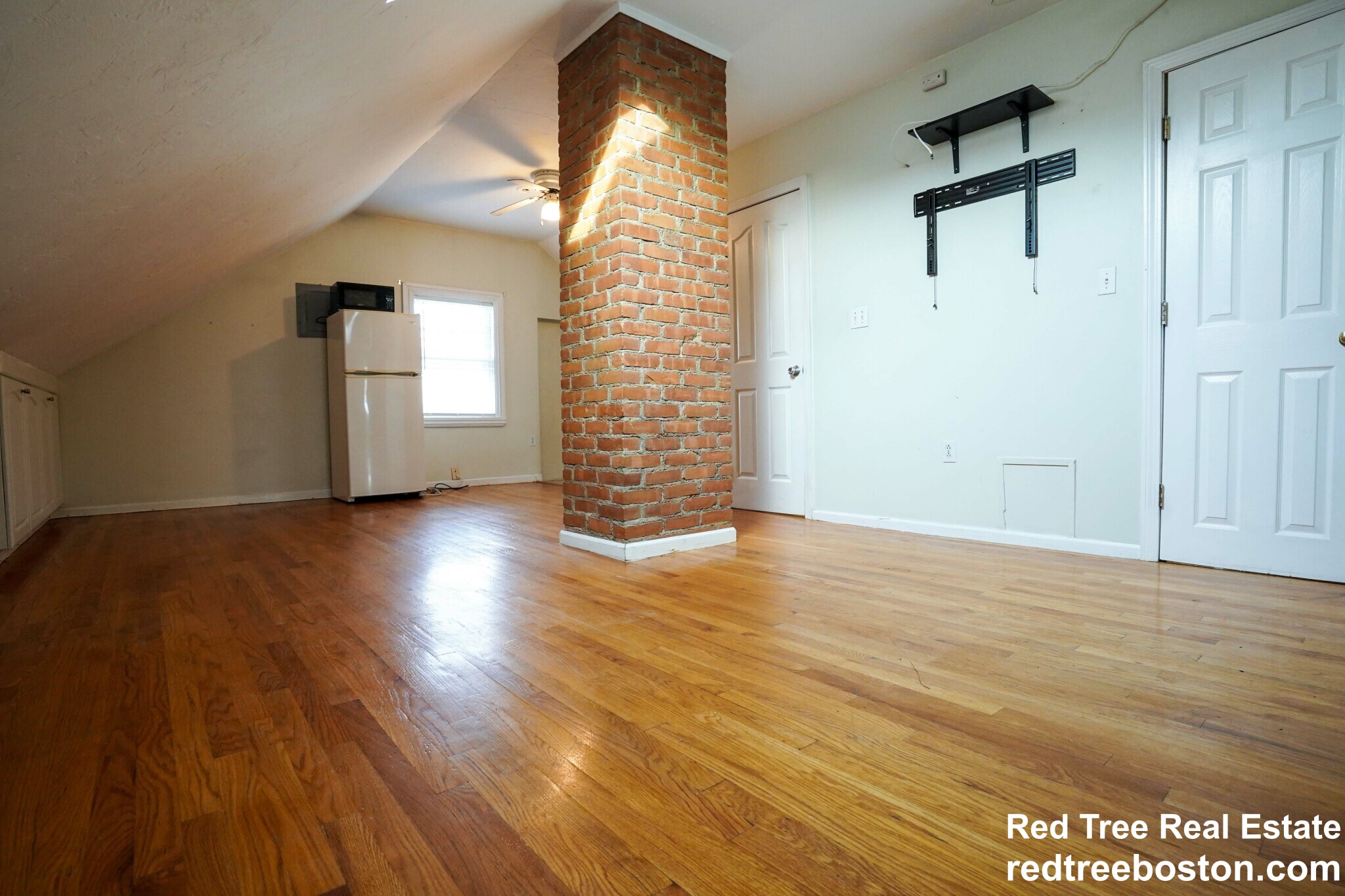 3 bed, 1 bath apartment for rent at 24 Oak Square Ave Unit 2, Oak Square — photo 14 of 36