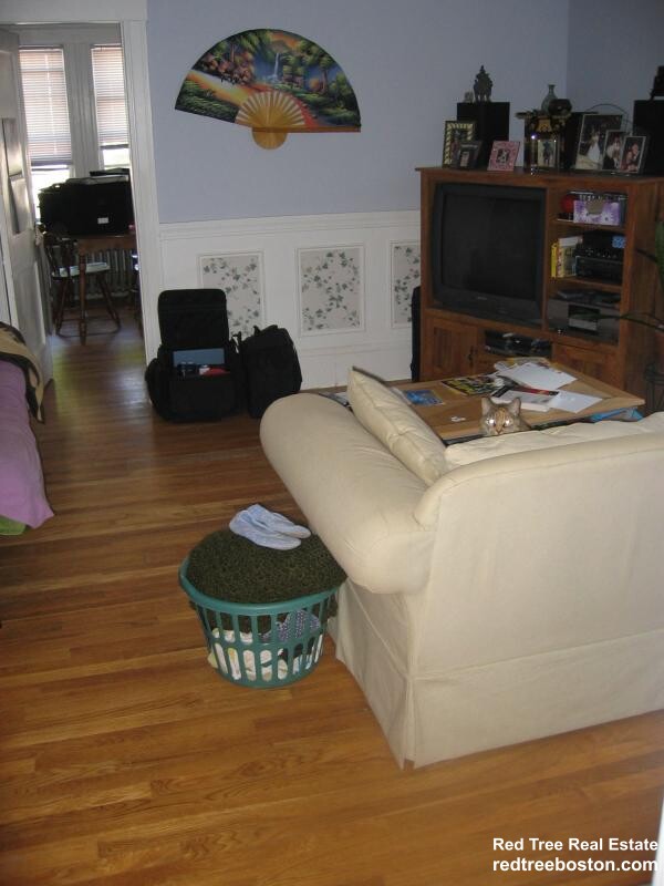 3 bed, 1 bath apartment for rent at 24 Oak Square Ave Unit 2, Oak Square — photo 4 of 36