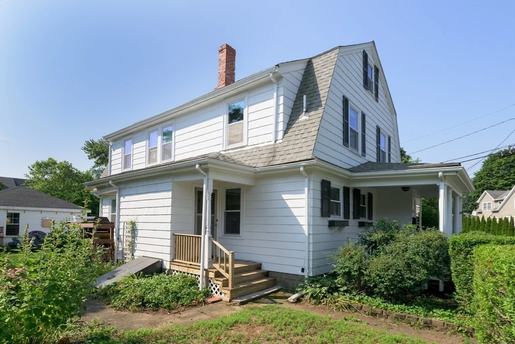 2 bed, 1 bath apartment for rent at 24 Oak St, Marblehead — photo 13 of 18