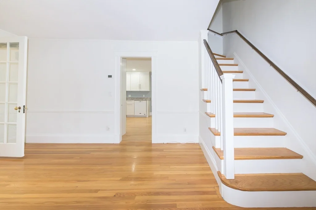 2 bed, 1 bath apartment for rent at 24 Oak St, Marblehead — photo 7 of 18