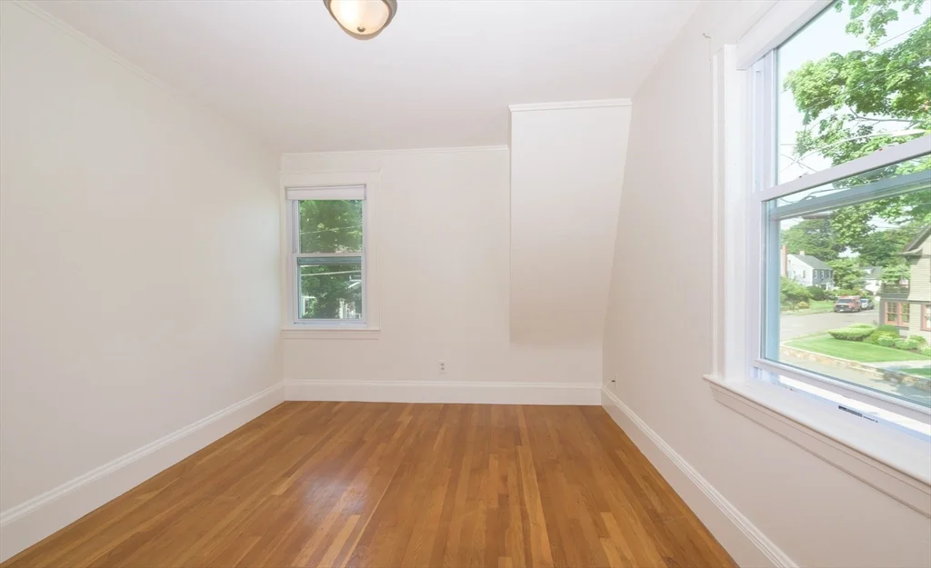 2 bed, 1 bath apartment for rent at 24 Oak St, Marblehead — photo 11 of 18