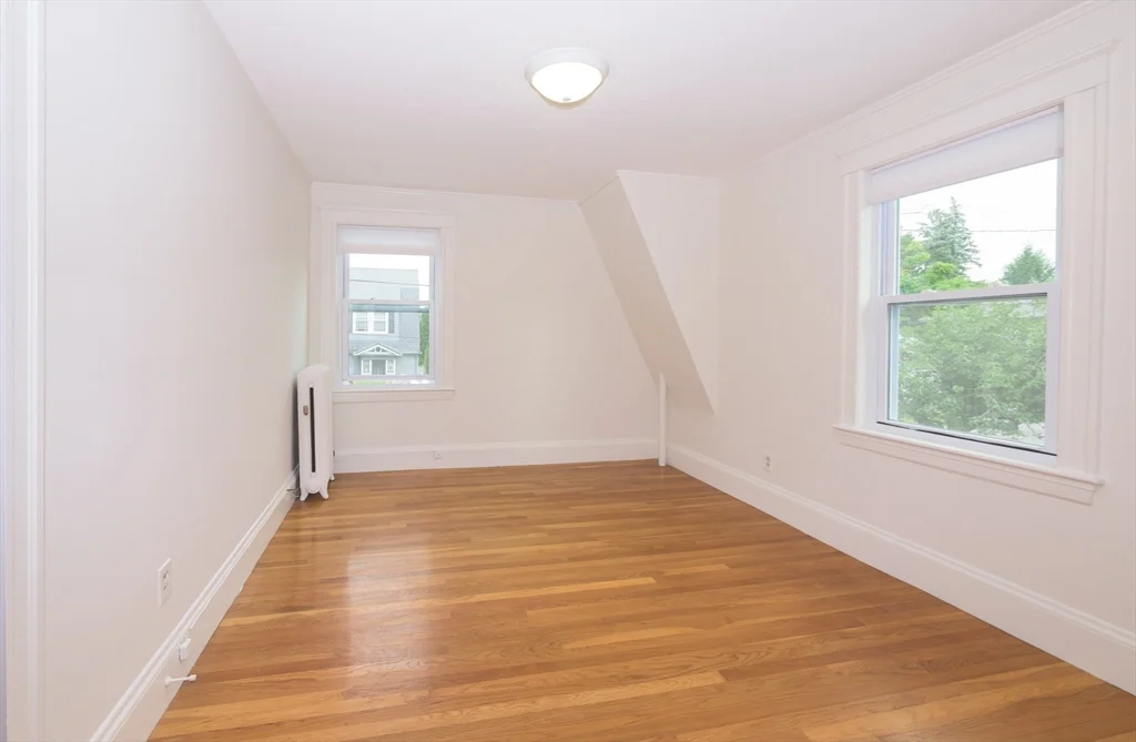 2 bed, 1 bath apartment for rent at 24 Oak St, Marblehead — photo 8 of 18