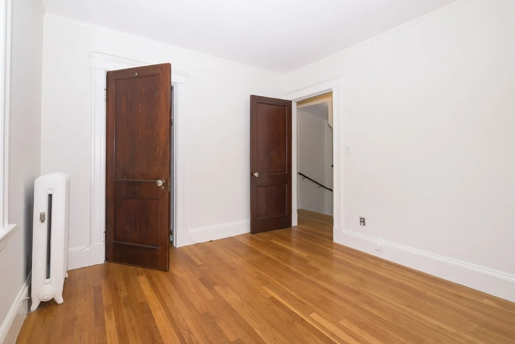 2 bed, 1 bath apartment for rent at 24 Oak St, Marblehead — photo 12 of 18