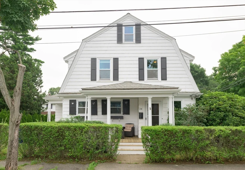 2 bed, 1 bath apartment for rent at 24 Oak St, Marblehead — photo 15 of 18