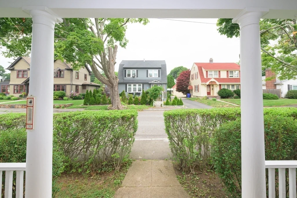 2 bed, 1 bath apartment for rent at 24 Oak St, Marblehead — photo 14 of 18