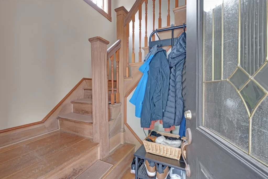 3 bed, 1 bath apartment for rent at 24 Orchard Ave Unit 1, Waltham — photo 3 of 20