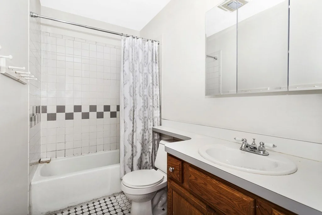 3 bed, 1 bath apartment for rent at 24 P St Unit 1, South Boston — photo 5 of 5
