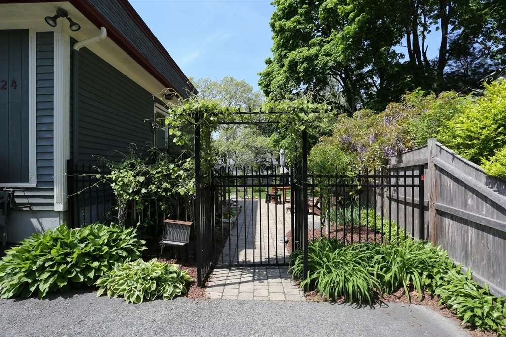 2 bed, 2 bath apartment for rent at 24 Pershing St Unit 24, Needham — photo 2 of 23