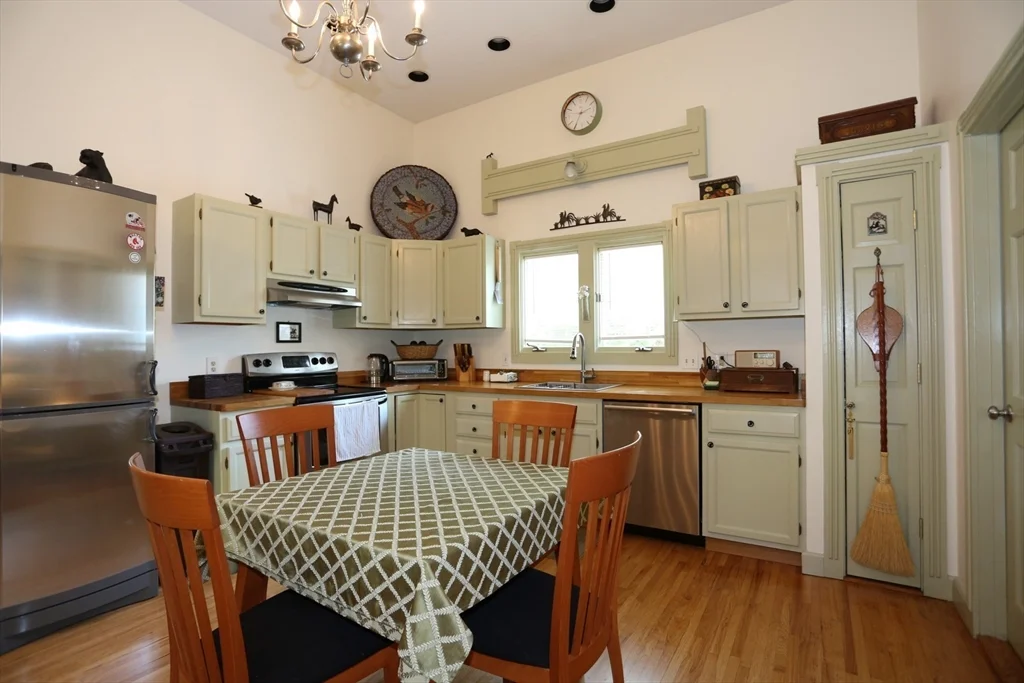 2 bed, 2 bath apartment for rent at 24 Pershing St Unit 24, Needham — photo 5 of 23