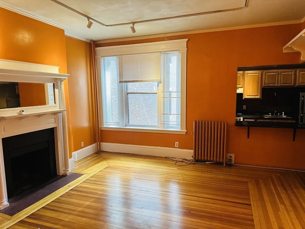 1 bed, 1 bath apartment for rent at 24 Peterborough St Unit 2, Fenway — photo 3 of 27