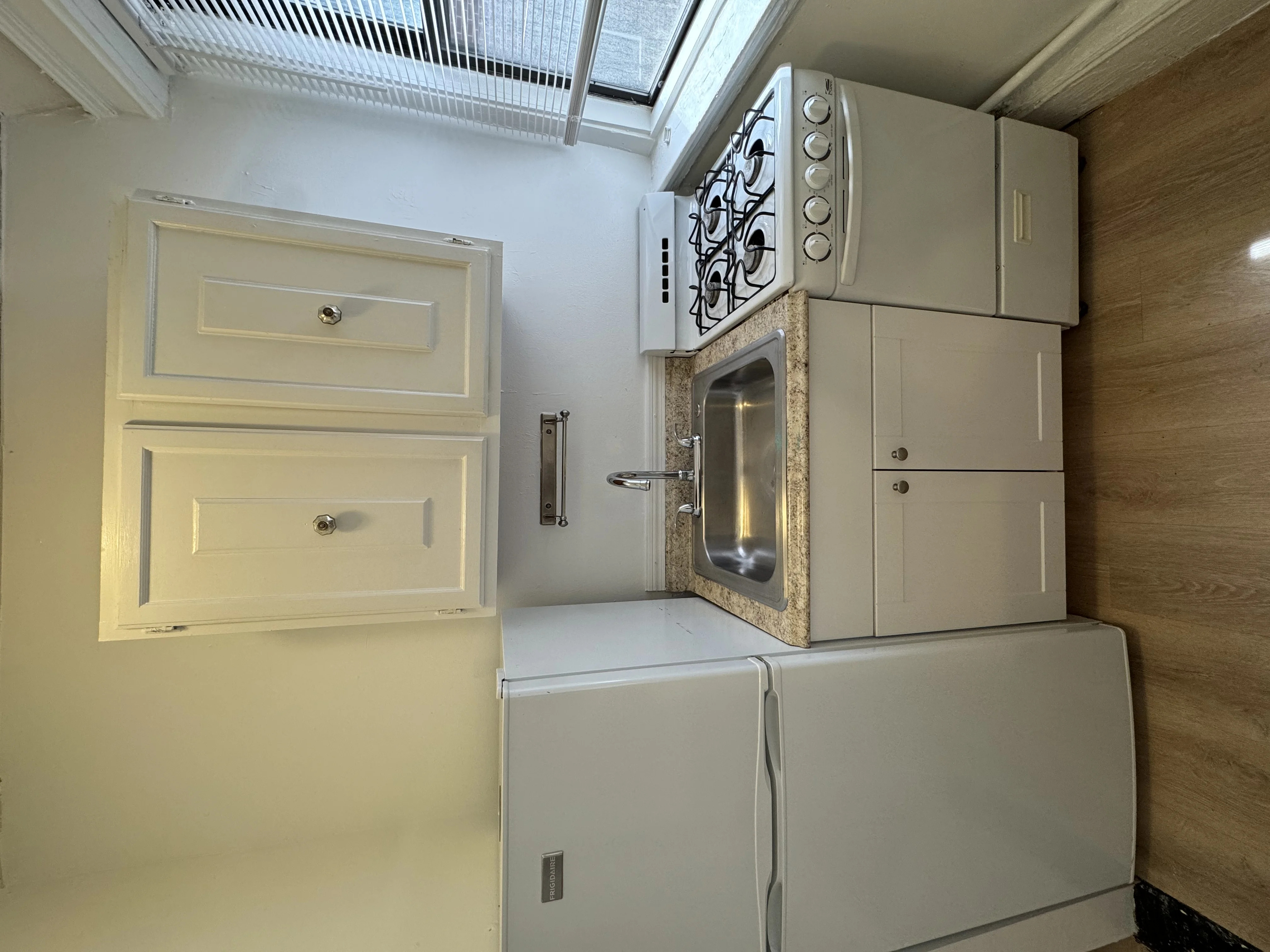 1 bed, 1 bath apartment for rent at 24 Phillips St Unit 5, Beacon Hill — photo 1 of 5