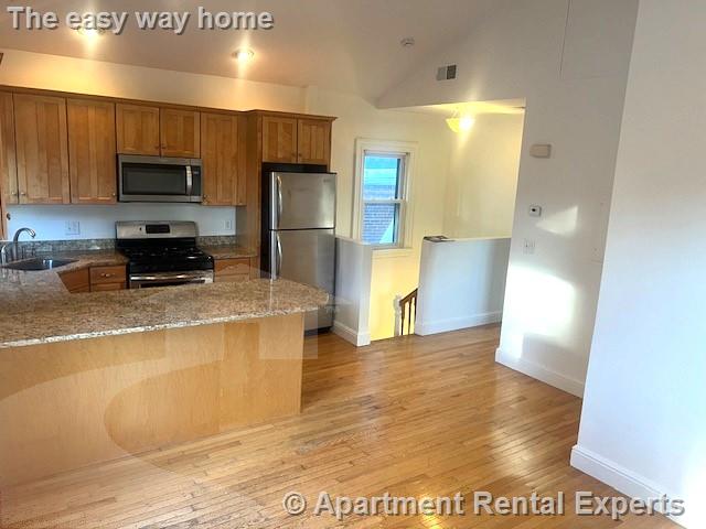 1 bed, 1 bath apartment for rent at 24 Pinckney St Unit 3, Sullivan Square — photo 3 of 13