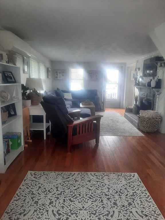 3 bed, 2 bath apartment for rent at 24 Pine Point Rd Unit 24, Duxbury — photo 3 of 22