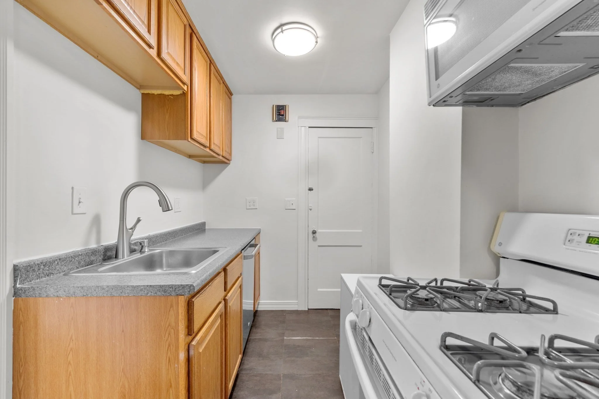2 bed, 1 bath apartment for rent at 24 Potomac Unit 1, West Roxbury — photo 9 of 23
