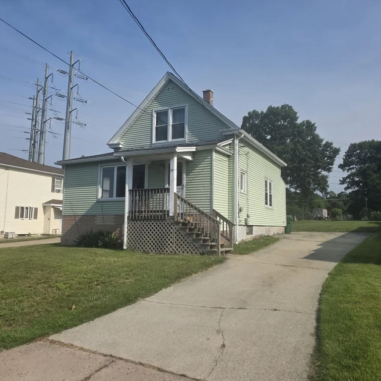 3 bed, 1 bath apartment for rent at 24 Quartus St Unit 24, Chicopee — photo 1 of 11