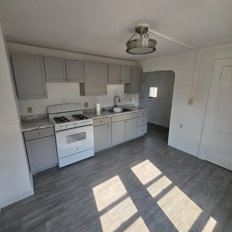 3 bed, 1 bath apartment for rent at 24 Quartus St Unit 24, Chicopee — photo 10 of 11