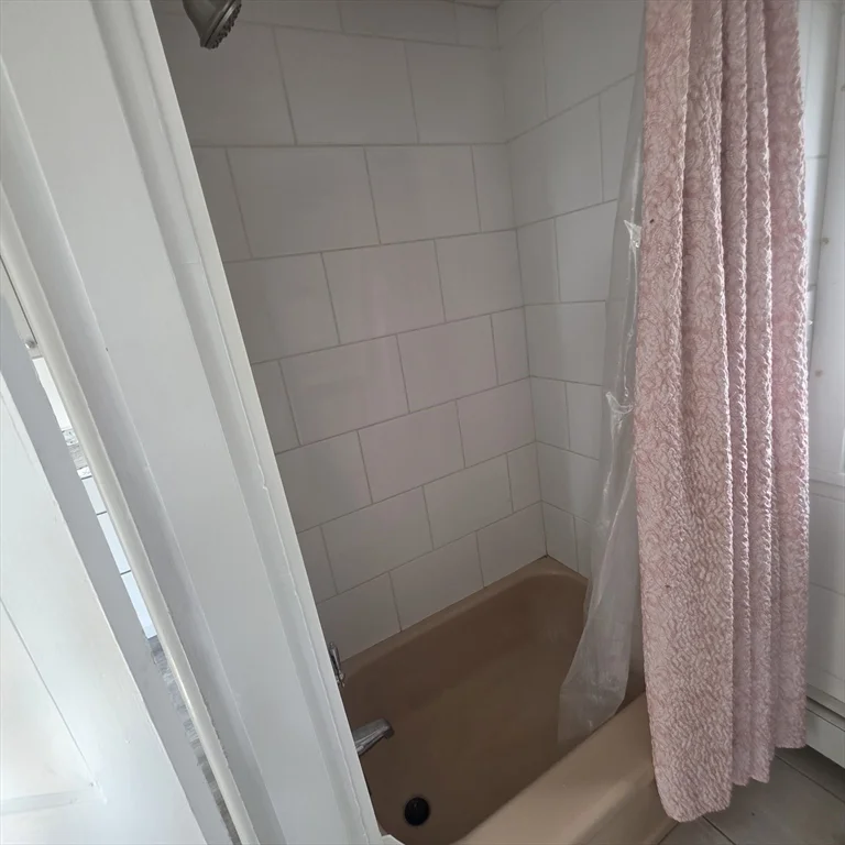 3 bed, 1 bath apartment for rent at 24 Quartus St Unit 24, Chicopee — photo 9 of 11