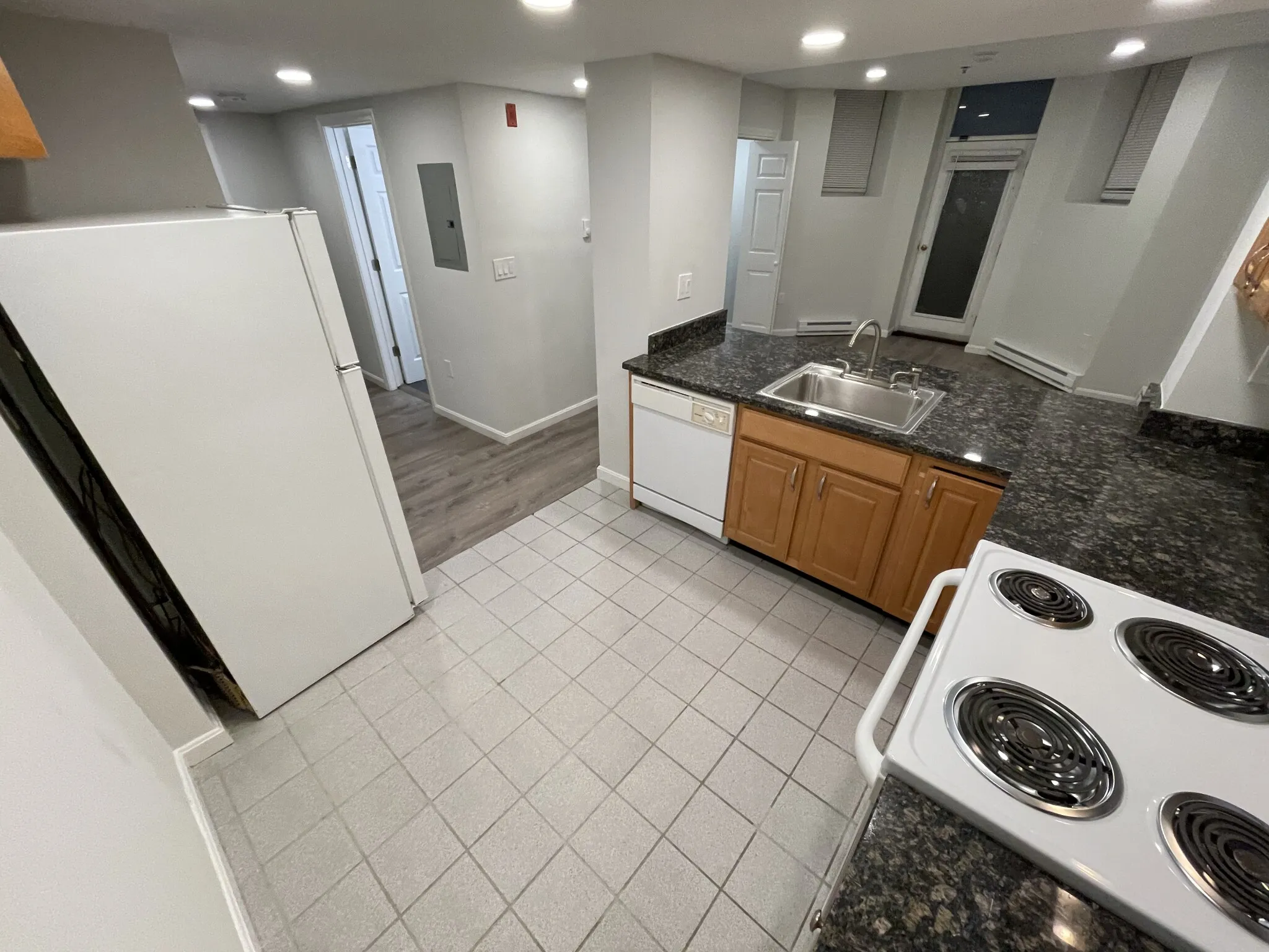 Studio bed, 1 bath apartment for rent at 24 Queensberry St Unit B, Fenway — photo 2 of 12