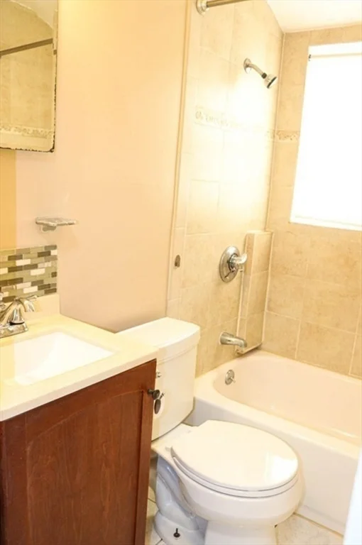 2 bed, 1 bath apartment for rent at 24 Quincy St Unit 2, Quincy — photo 5 of 14