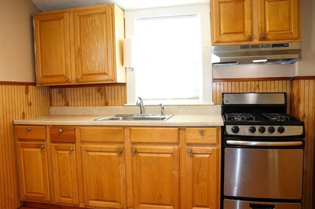 2 bed, 1 bath apartment for rent at 24 Quincy St Unit 2, Quincy — photo 2 of 14
