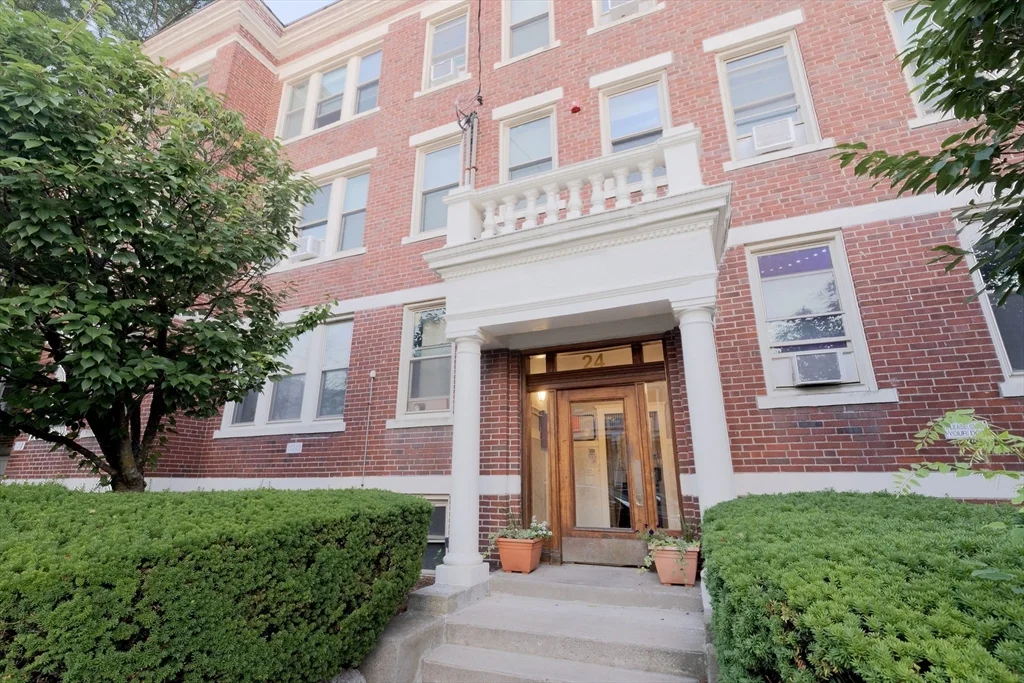2 bed, 1 bath apartment for rent at 24 Ransom Rd Unit 7, Brighton — photo 3 of 22