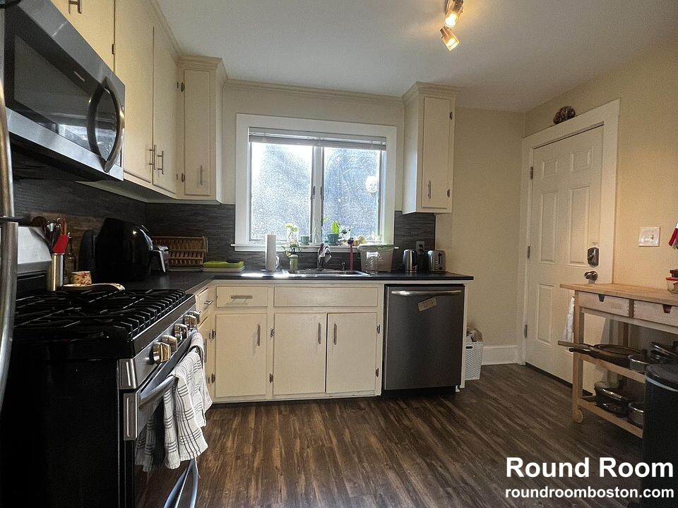 4 bed, 2 bath apartment for rent at 24 Ridgemont St Unit 1, Allston — photo 4 of 12