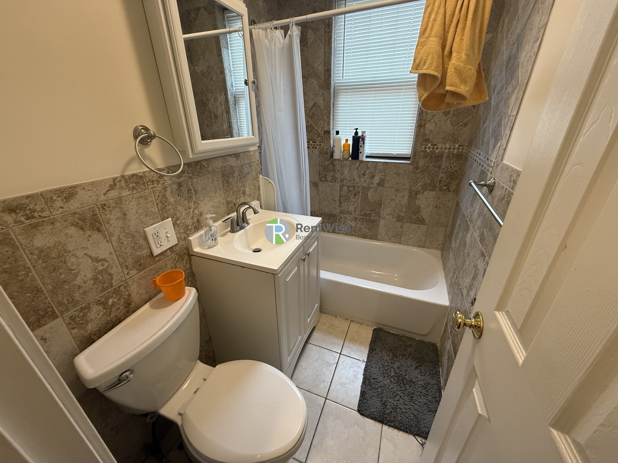 2 bed, 1 bath apartment for rent at 24 Royce Rd Unit 3, Brighton — photo 5 of 11