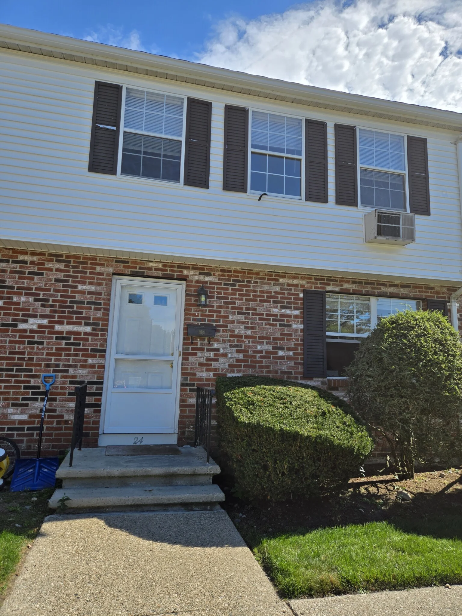 2 bed, 2.5 bath apartment for rent at 24 Rustic St, Newton Corner — photo 14 of 34